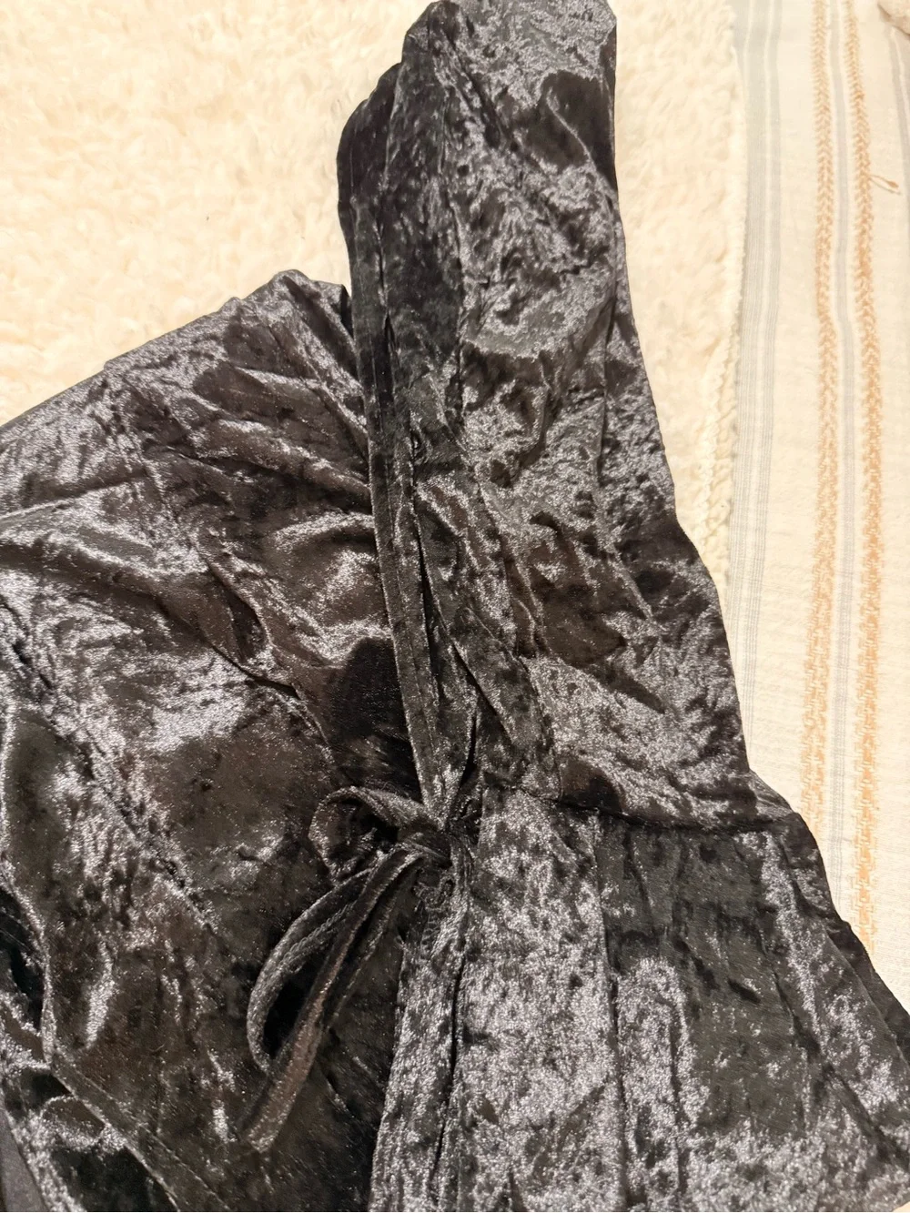 Spirit Black Velvet Hooded Cape Sz OS - Picture 3 of 5